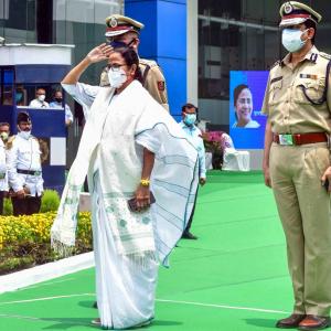 Mamata brings back top-level cops removed by EC