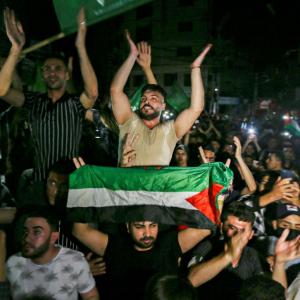 Israel, Hamas agree to ceasefire