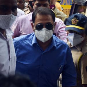 NCB Delhi team reaches Mumbai to take over Aryan case