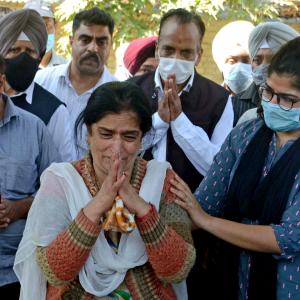 Slain Kashmiri Pandit laid to rest