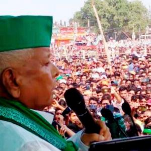Lalu Yadav speaks to Sonia, hints at thaw with Cong