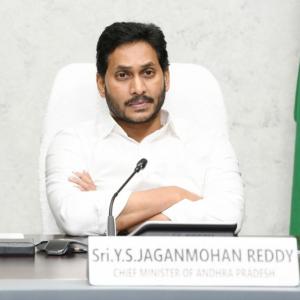 Andhra cabinet reconstituted, 25 ministers sworn-in
