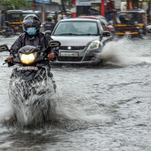 Red alert in 8 Kerala districts as downpour continues