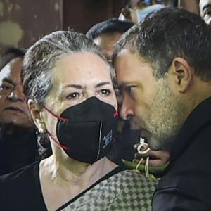 Gandhis detained as Cong holds massive protests