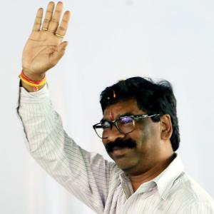 Jharkhand guv recommends Soren's disqualification?