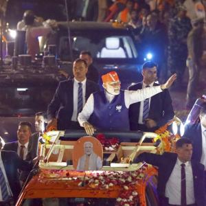 30km, 14 seats -- Modi holds mega roadshow in Gujarat