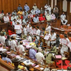 Cong MLAs continue to stay put in K'taka assembly