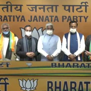 Day after Maurya's exit, Cong, SP MLAs join BJP
