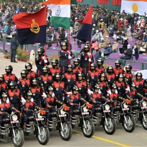 R-Day parade: Women daredevils perform bike stunts