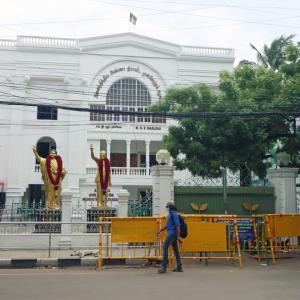 AIADMK fight shifts to EC, banks; EPS, OPS move HC