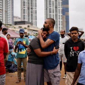 Sri Lankan forces remove protesters from Galle Face