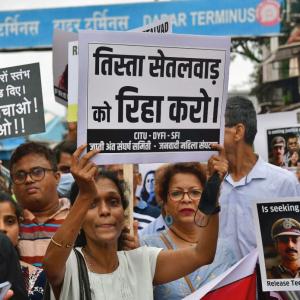 'Were defaming Guj': Setalvad, Sreekumar denied bail