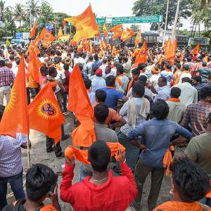 K'taka mosque row: VHP stages protest, chants bhajans