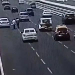 SEE: 2 men stop on Mumbai sea link, run over by taxi