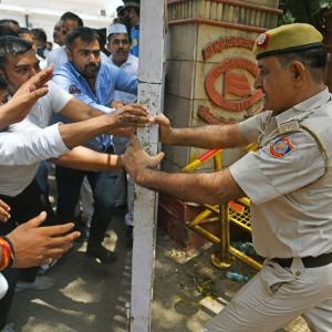 Cong says cops barged into its HQ, beat up workers