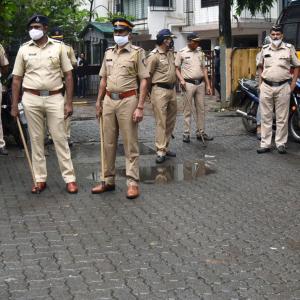 9 members of family found dead at home in Maha