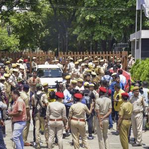 How rebel Sena MLAs gave slip to security to reach Guj