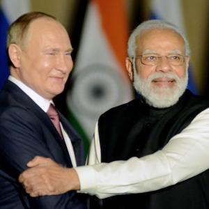 Modi, Putin discuss Indians' evacuation from Ukraine