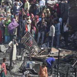 7 killed as fire breaks out in shanties in Delhi