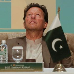 Pak political turmoil worsens ahead of no-trust vote
