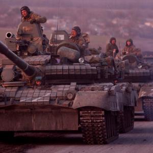Russian tanks barge in, Ukrainians ready