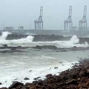 Rain lashes Kakinada as Cyclone Asani changes track