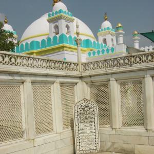 Aurangzeb's tomb in Maha closed for 5 days amid row