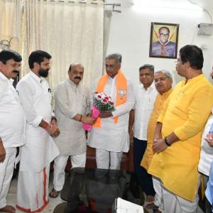 BJP gets a boost as JD-S's Horatti crosses over