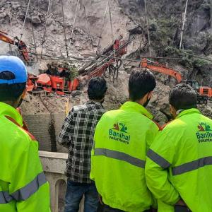 Labourer killed, 9 trapped as J-K tunnel collapses
