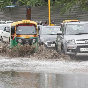 Rains, thunderstorm in Delhi; air, road traffic hit