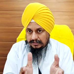 Akal Takht leader wants arms for Sikhs; Mann objects