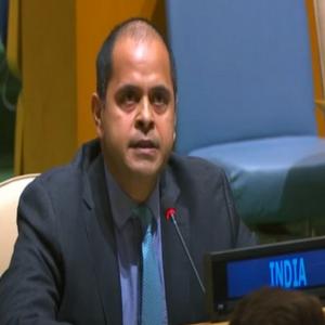 Pakistan rakes Kashmir at UNGA, India hits back