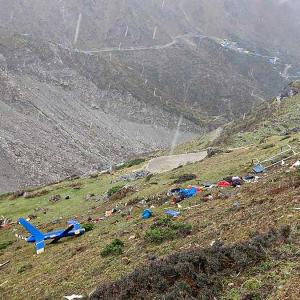 Copter carrying pigrims to Kedarnath crashes, 7 dead