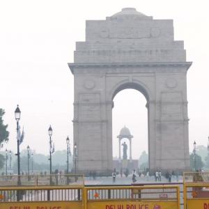 Delhi's air 'very poor' on morning after Diwali