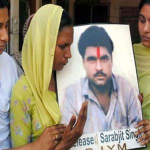 Wife of Sarabjit Singh, who died in Pak jail, killed