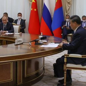 Xi meets Putin, raises concerns over war in Ukraine