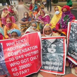 Clarify stand on Bhopal gas tragedy, SC tells Centre