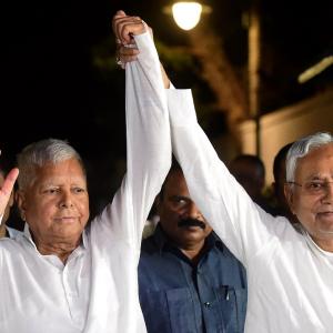 Lalu, Nitish meet Sonia; agree to fight against BJP