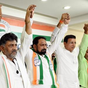 Jolt to Karnataka BJP, former dy CM Savadi joins Cong