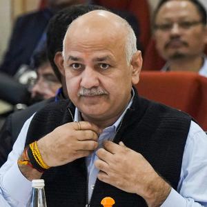 Sisodia called for questioning by CBI again