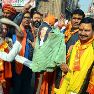 Gujarat VHP withdraws protest against SRK's Pathaan