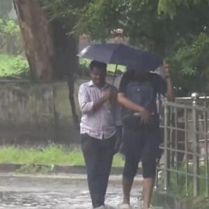 Heavy rains bring life to a standstill in Kerala