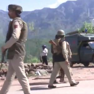 5 soldiers killed, mobile net suspended in Rajouri