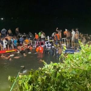 22 dead as houseboat capsizes in Kerala's Malappuram