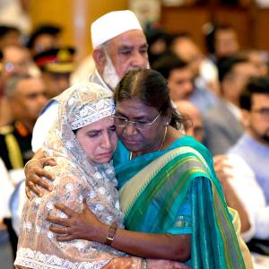 Why President Murmu Hugged These Mothers