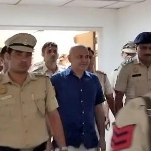 AAP alleges misbehaviour by cop as Sisodia denied bail