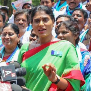 No merger with Cong, Sharmila to go it alone