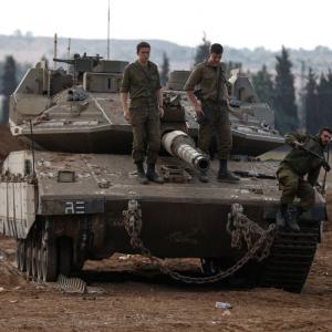 Hamas not letting civilians flee Gaza: Israeli troops