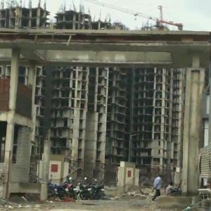 4 killed, 5 hurt as lift crashes in Noida building