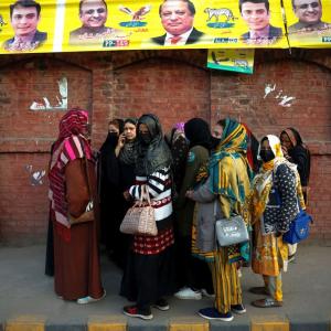 Mobile services suspended across Pak as voting begins